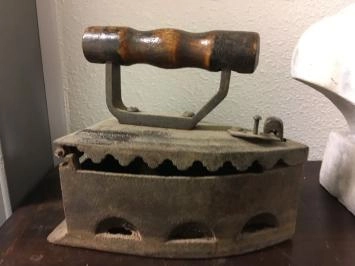 Klassisches Eisen - Kohlemodell - original und authentisch (21x19x11 cm)